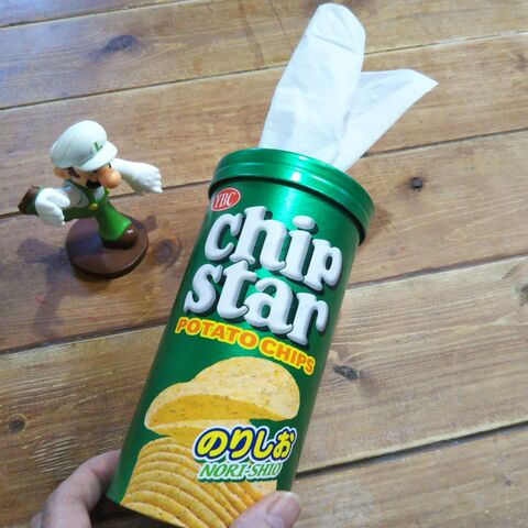 穴を開けるだけ チップスターの空き箱で簡単に作れる人気のスリムボトル風ティッシュケース 暮らしニスタ