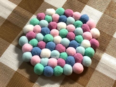 100均ハンドメイド フェルトボールでコースターを作ってみました 暮らしニスタ 100均ハンドメイド フェルトボールでコースターを作ってみました 暮らしニスタ