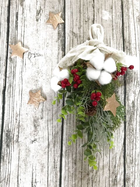100均フェイクグリーンで クリスマススワッグ 暮らしニスタ