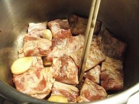 入れる順番がポイント ラクして美味しく 豚軟骨と根菜のトマトスープ 暮らしニスタ 入れる順番がポイント ラクして美味しく 豚軟骨と根菜のトマトスープ 暮らしニスタ