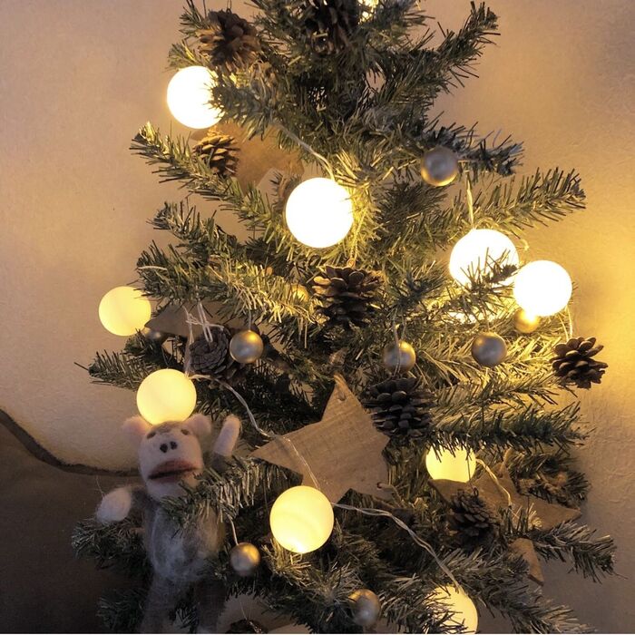 クリスマスツリーにまん丸かわいいライティング♪