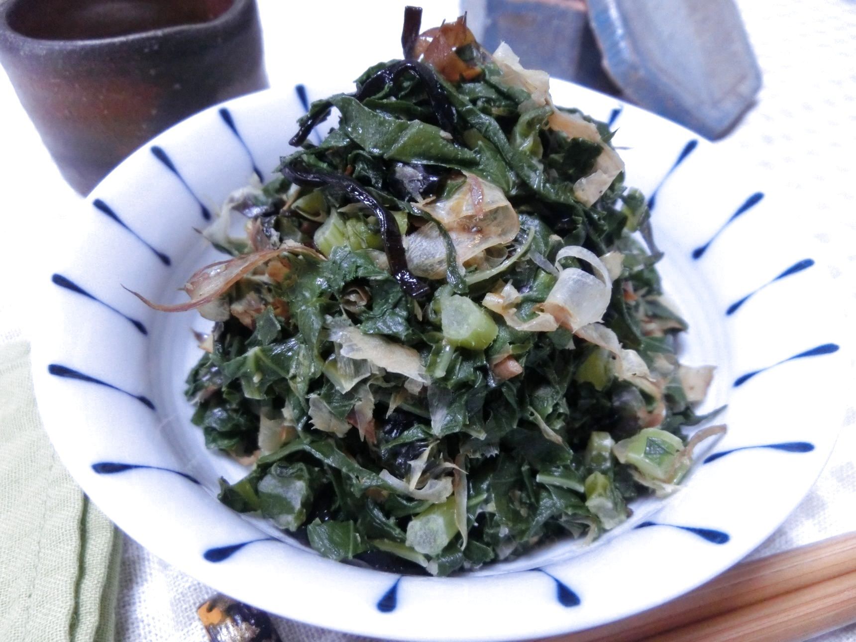 マヨネーズで炒めたら美味しすぎた♪　大根の葉の塩昆布海苔マヨ炒め