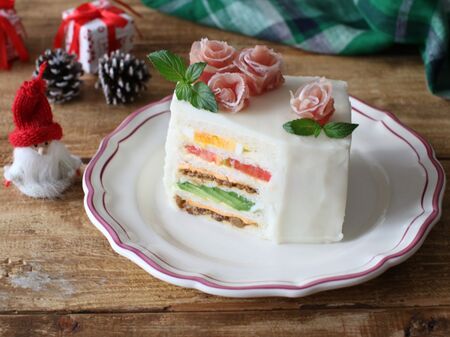 クリスマスには華やかな驚きを ディナーにぴったり！　簡単カレーケーキ
