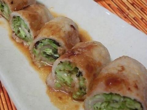 千切りキャベツとチーズを巻いて 豚肉のくるくる生姜焼き 暮らしニスタ