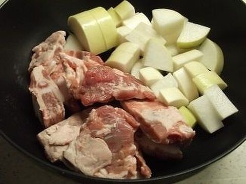 焼き目をつけてから煮るのがポイント 圧力鍋で豚軟骨と大根の甘酒醤油煮 暮らしニスタ