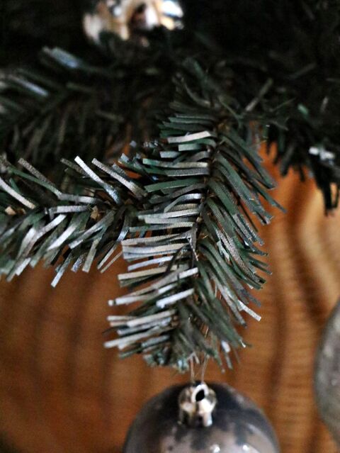 古くなったツリーを100均スプレーでリメイク 暮らしニスタ 古くなったツリーを100均スプレーでリメイク 暮らしニスタ