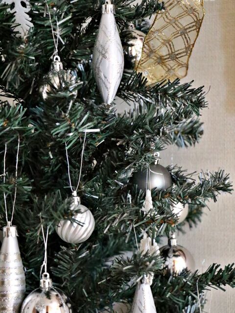 古くなったツリーを100均スプレーでリメイク 暮らしニスタ 古くなったツリーを100均スプレーでリメイク 暮らしニスタ