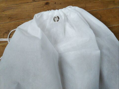 サンタ袋にそっくり ダイソー意外な バッグがxmasラッピングに使える 暮らしニスタ