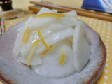 ポリ袋でもんですぐ美味しい♪　べったら漬け風☆　大根のゆず塩麹漬け