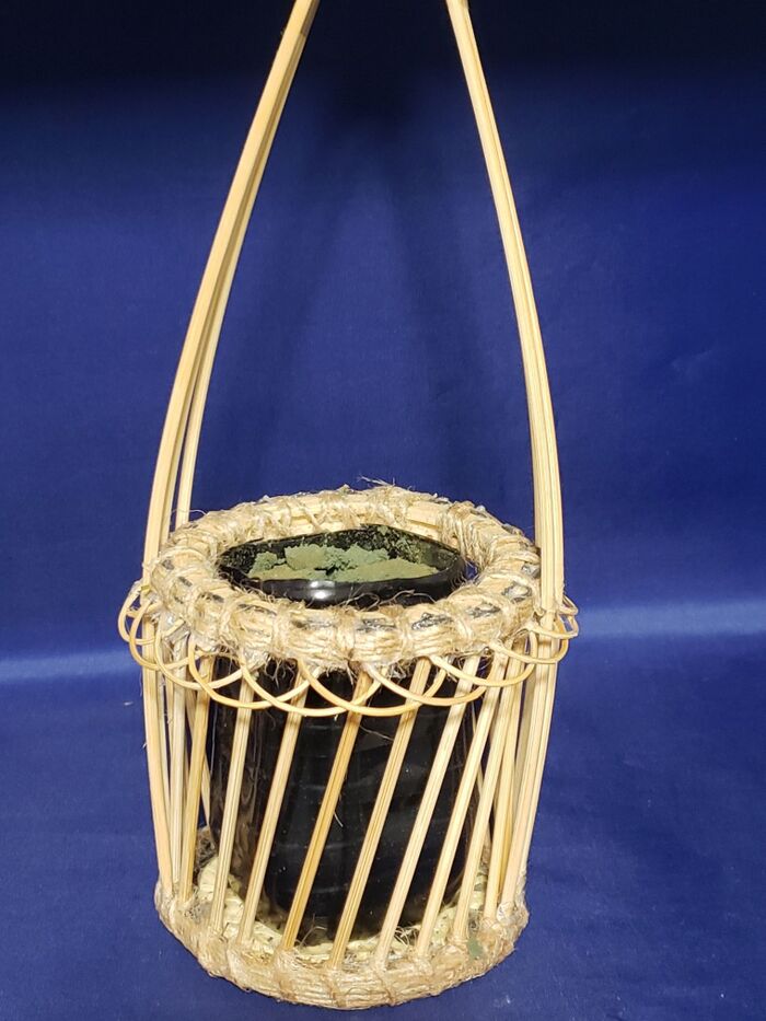 ２、竹ひごと竹のコースターで一輪刺しの花瓶を作る。
