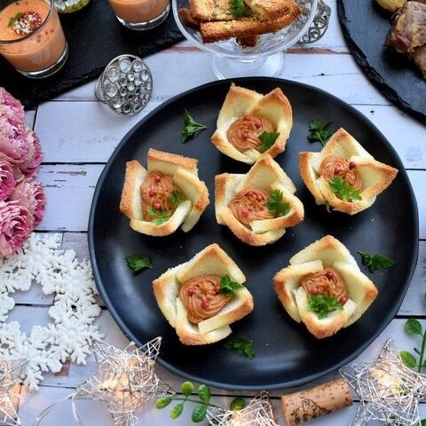 パーティーに 食パンカップのサバ トマ クリチペースト 暮らしニスタ