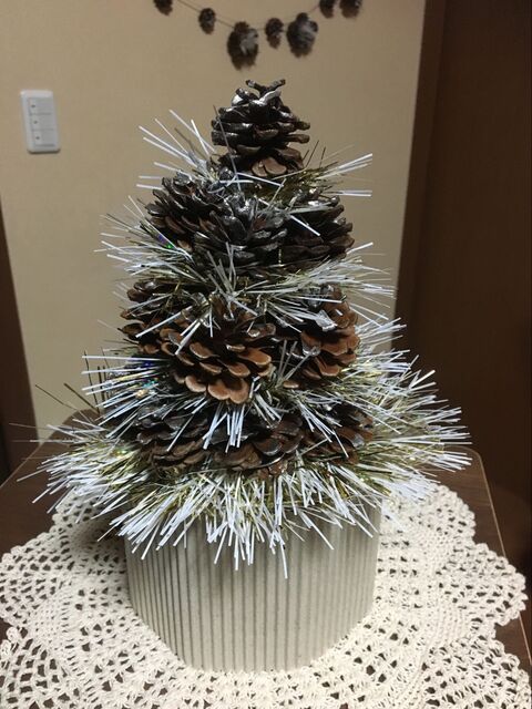 買うのは100均材料1つだけ キラキラクリスマスツリー 暮らしニスタ