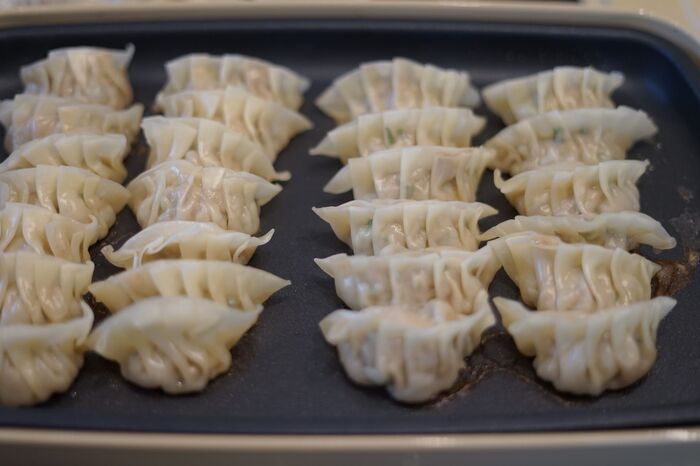 餃子の焼き方 知らないのは損 お店みたいにおいしく焼けるコツ教えます 暮らしニスタ 餃子の焼き方 知らないのは損 お店みたいにおいしく焼けるコツ教えます 暮らしニスタ