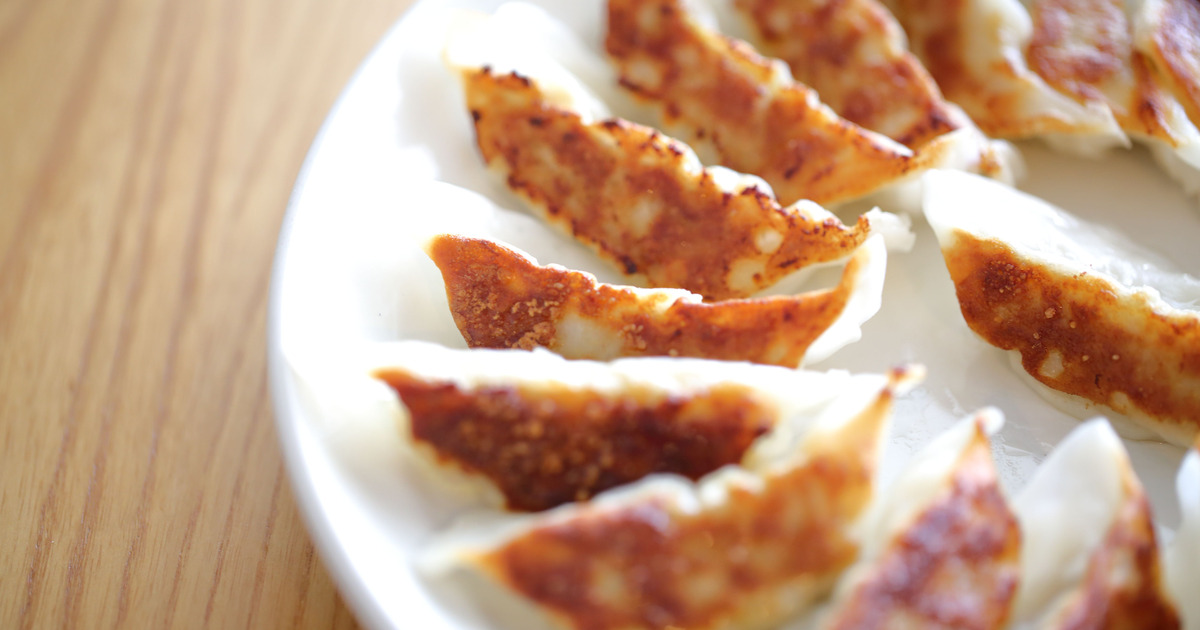 餃子の焼き方 知らないのは損 お店みたいにおいしく焼けるコツ教えます 暮らしニスタ