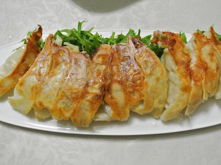 餃子の焼き方 知らないのは損 お店みたいにおいしく焼けるコツ教えます 暮らしニスタ