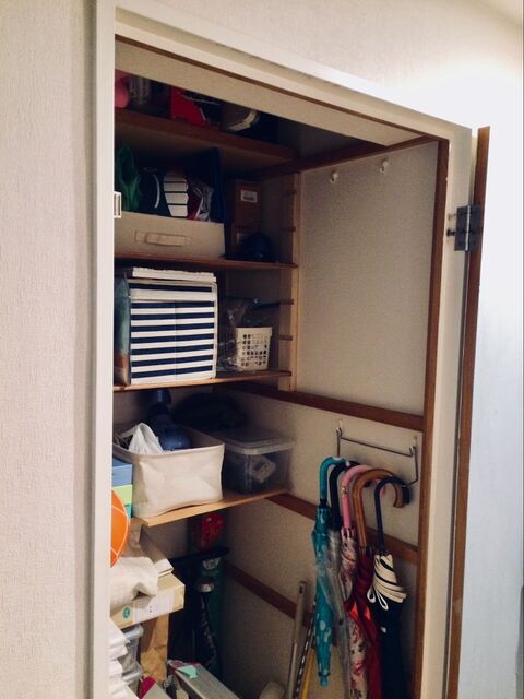 奥行のある廊下収納をつっぱり棒で効率よくさせました 暮らしニスタ