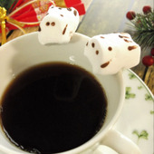 新年のコーヒーやココアに♪　カップのフチに！マシュマロいのしし