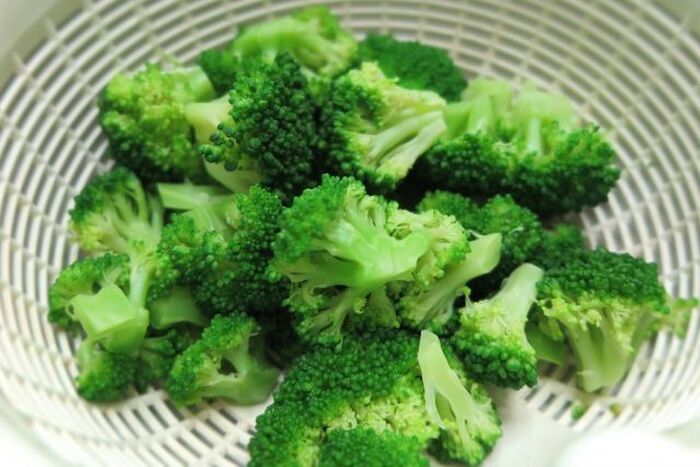 ブロッコリーは食感が大事 ベストな茹で時間でおいしく食べよう 暮らしニスタ