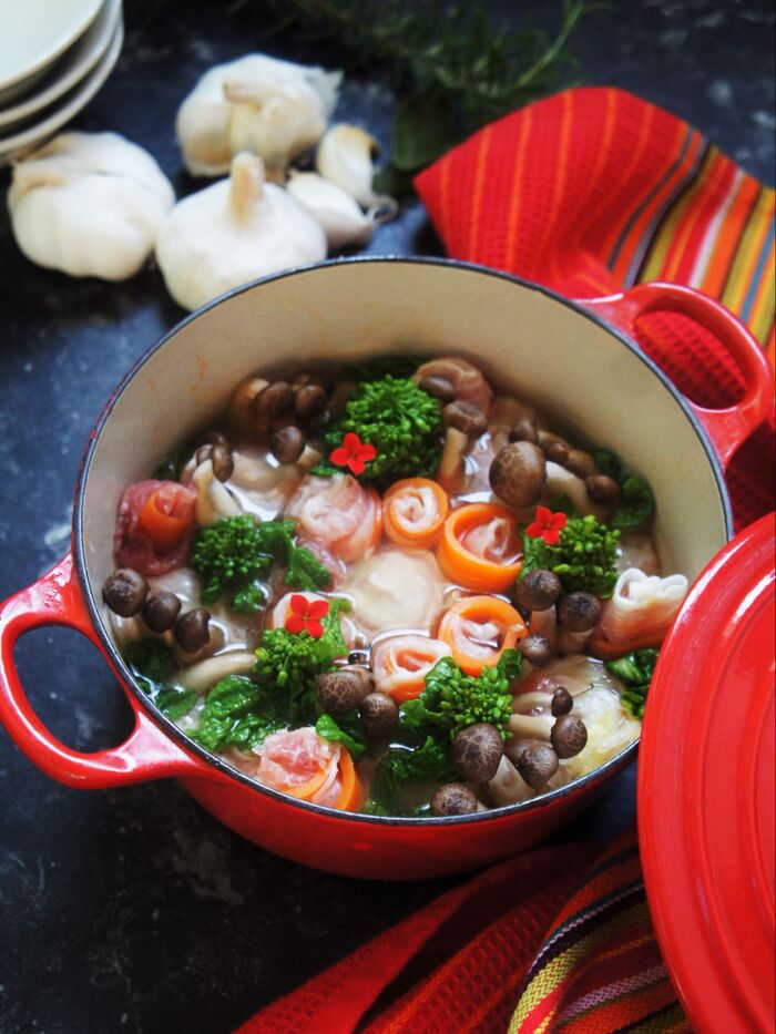 スープが決め手❤白菜＆人参のクルクル生ハムと豚肉巻きスープ鍋