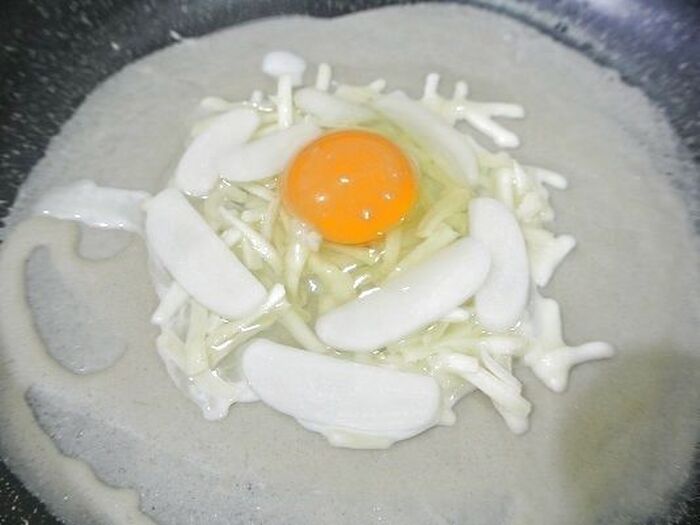 卵をのせフタをする