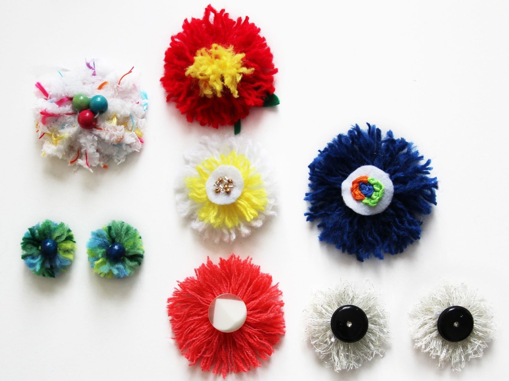 簡単 編まない毛糸小物 花ブローチの作り方 北欧色で手作り 暮らしニスタ
