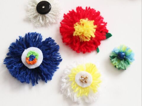 簡単 編まない毛糸小物 花ブローチの作り方 北欧色で手作り 暮らしニスタ