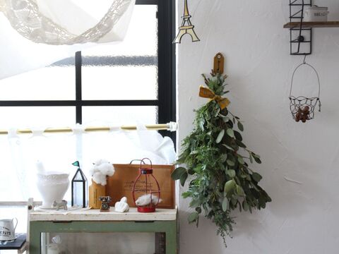 インテリアにグリーンを 0円で楽しめる簡単スワッグの作り方 暮らしニスタ