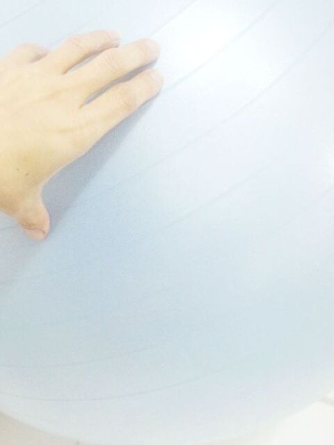 驚きの収納方法 天井に貼り付けたバランスボール 暮らしニスタ 驚きの収納方法 天井に貼り付けたバランスボール 暮らしニスタ