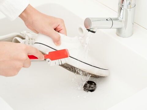 お気に入りでも履き続けるのは危険 スニーカーの平均寿命と長持ちさせるお手入れの仕方 暮らしニスタ お気に入りでも履き続けるのは危険 スニーカーの平均寿命と長持ちさせるお手入れの仕方 暮らしニスタ