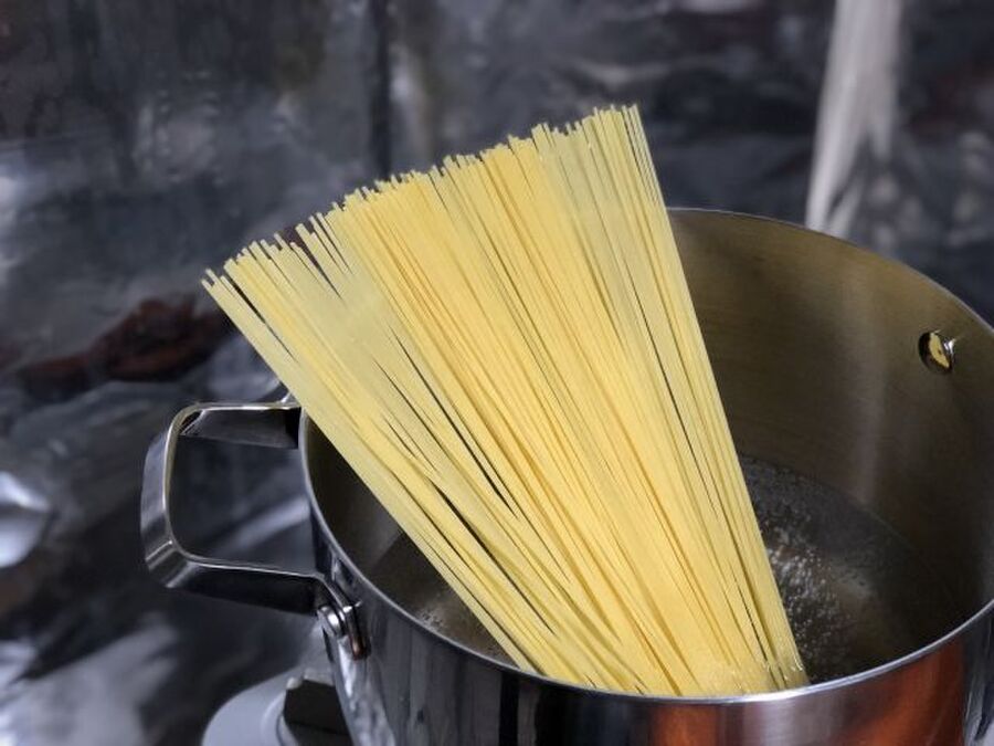 パスタの本当においしい茹で方 基本の茹で方から茹でるコツまで一挙紹介 暮らしニスタ