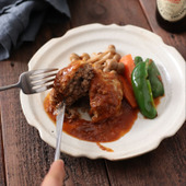 とろ〜りチーズのせデミハンバーグ