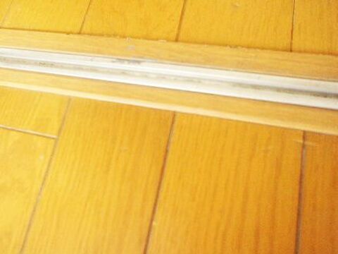 キッチン 引き戸レールの溝掃除は 楽にエタノールで 暮らしニスタ キッチン 引き戸レールの溝掃除は 楽にエタノールで 暮らしニスタ