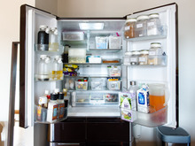 冷蔵庫のスッキリをキープ！すぐマネできる食材を入れる前の「ひと仕事」って？
