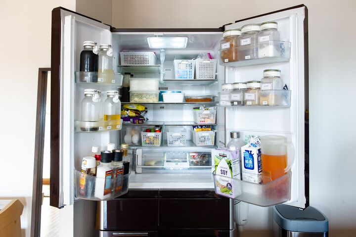 冷蔵庫のスッキリをキープ！すぐマネできる食材を入れる前の「ひと仕事」って？