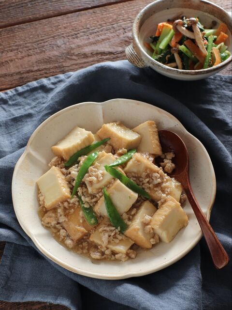 めんつゆで簡単 厚揚げと鶏ひき肉のそぼろあん 暮らしニスタ