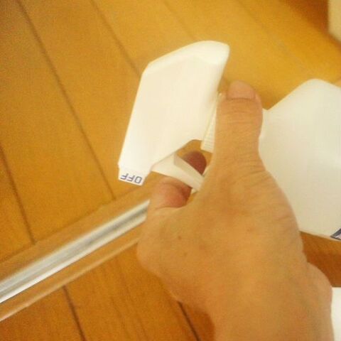 キッチン 引き戸レールの溝掃除は 楽にエタノールで 暮らしニスタ キッチン 引き戸レールの溝掃除は 楽にエタノールで 暮らしニスタ