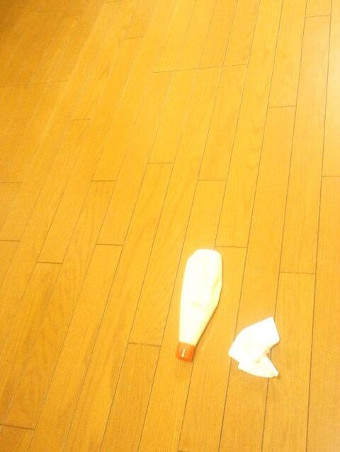 意外なモノで フローリングの白いシミを消してツヤツヤ 暮らしニスタ