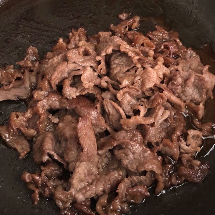 牛肉のしぐれ煮を作ります。