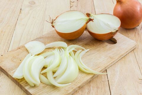 玉ねぎのくし切りは煮物に最適!トマト・じゃがいも・レモンも! - 暮らしニスタ