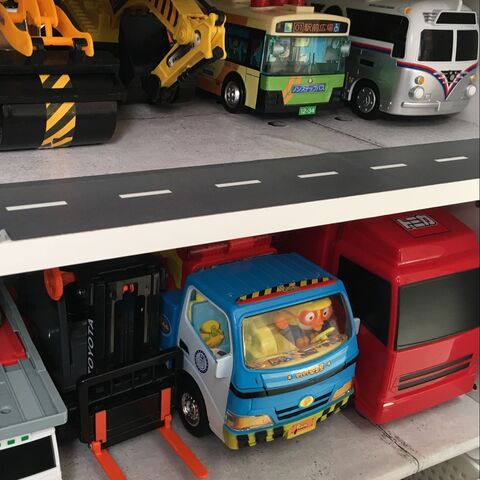 超簡単 100均リメイクシートを貼って楽しく車を収納しよう 暮らしニスタ 超簡単 100均リメイクシートを貼って楽しく車を収納しよう 暮らしニスタ
