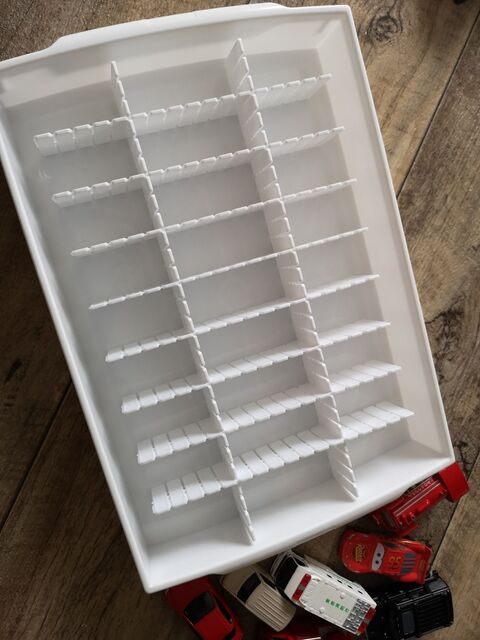 100均フレームで見て楽しめ 子どもが片付けられるトミカ収納ケース 暮らしニスタ