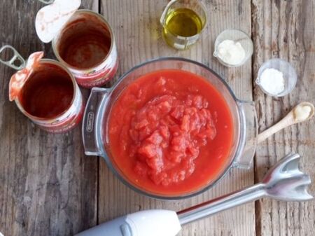繰り返しリクエストされる絶品トマトソースの作り方！３つのコツとそのレシピ