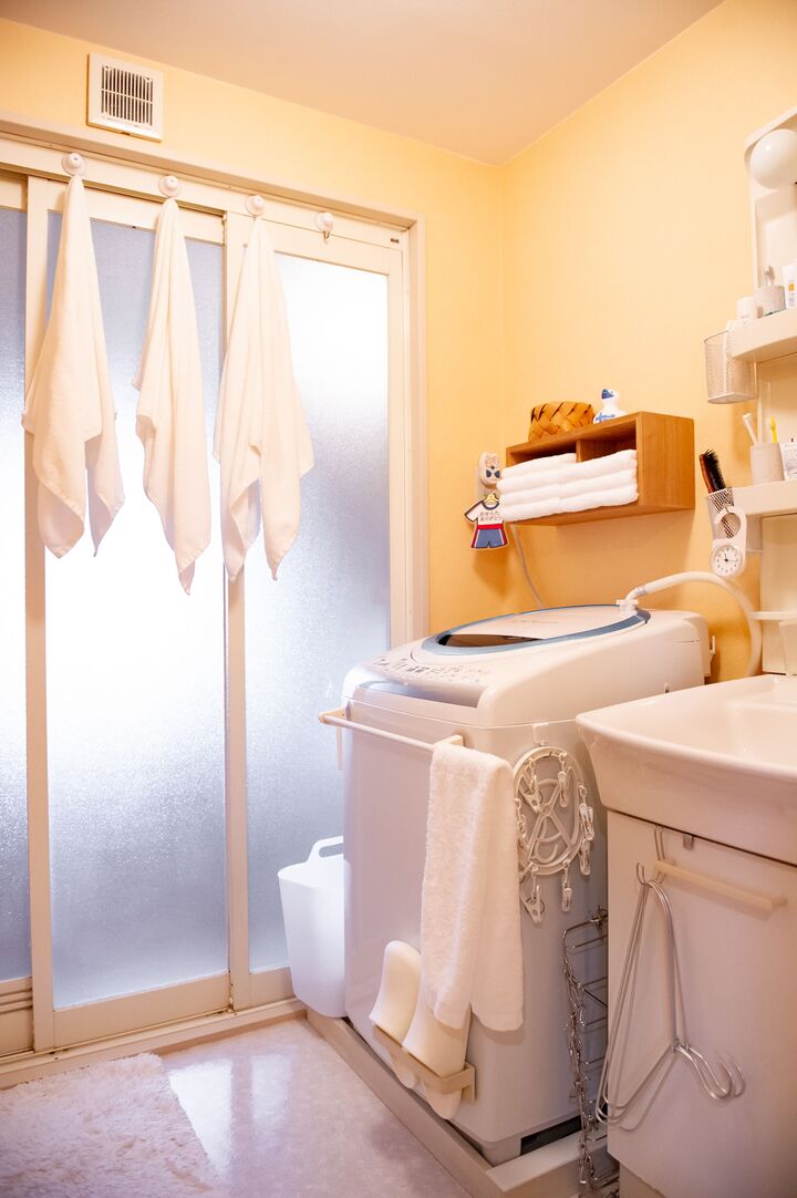 洗面所は“吊るす収納”で収納力UP&家事ラクを実現!