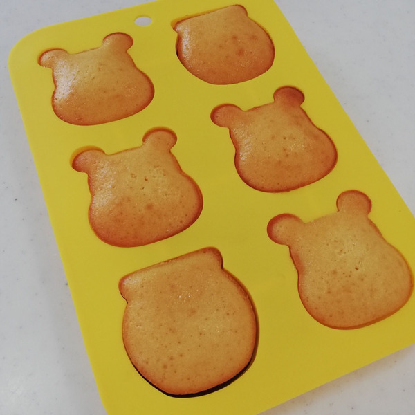 DAISOシリコン型でプーさんのチョコマドレーヌ｜料理のレシピや作り方