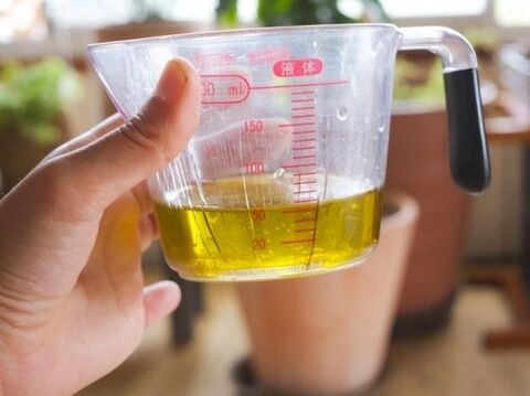 間違うと料理の仕上がりにも影響が 計量カップの正しい計り方 暮らしニスタ 間違うと料理の仕上がりにも影響が 計量カップの正しい計り方 暮らしニスタ