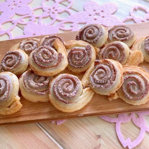 材料3つで簡単おやつ 和スイーツで美肌効果に うずまきあんこきな粉パイ 暮らしニスタ