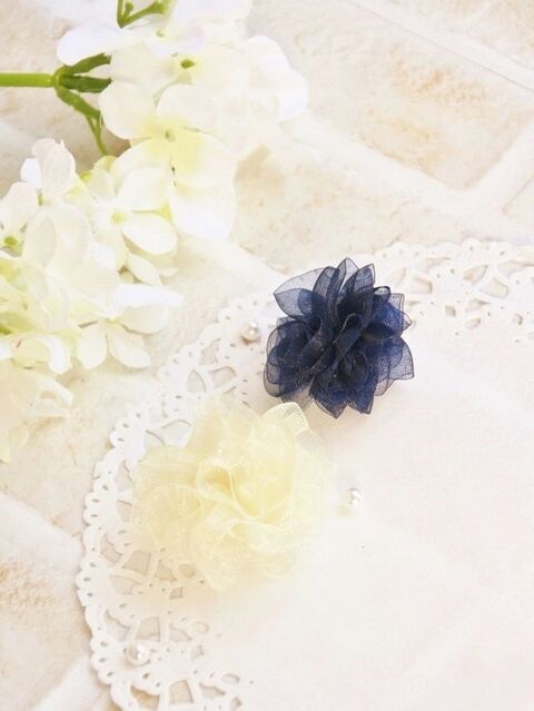 発表会や入学 卒業式にも使える リボンやレースで作るお花のアクセサリー 暮らしニスタ 発表会や入学 卒業式にも使える リボンやレースで作るお花のアクセサリー 暮らしニスタ