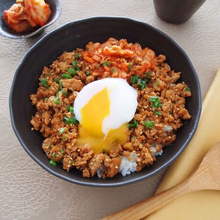 おうちで簡単！韓国風レシピ「韓国風肉そぼろ丼」