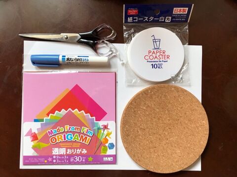 透明折り紙とコースターを使ったカラフル封筒 暮らしニスタ 透明折り紙とコースターを使ったカラフル封筒 暮らしニスタ