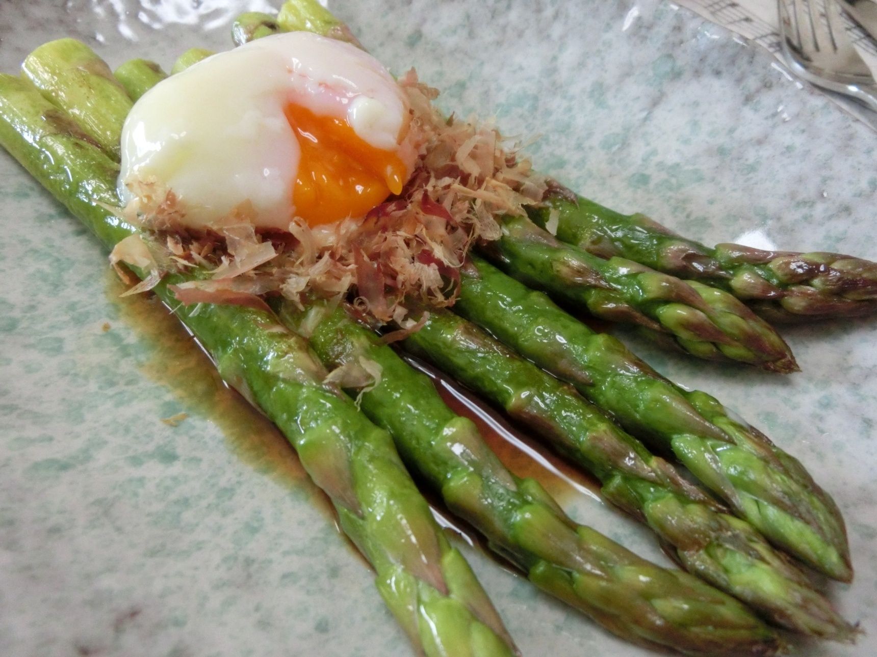 フライパン蒸し焼きがスゴイ♪　アスパラ焼き　